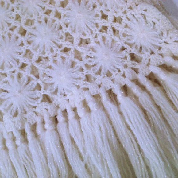Vintage 60s Shawl Wrap Scarf 63x17 Loose Knit Textured Floral Fringe Glam Cream - Picture 8 of 12